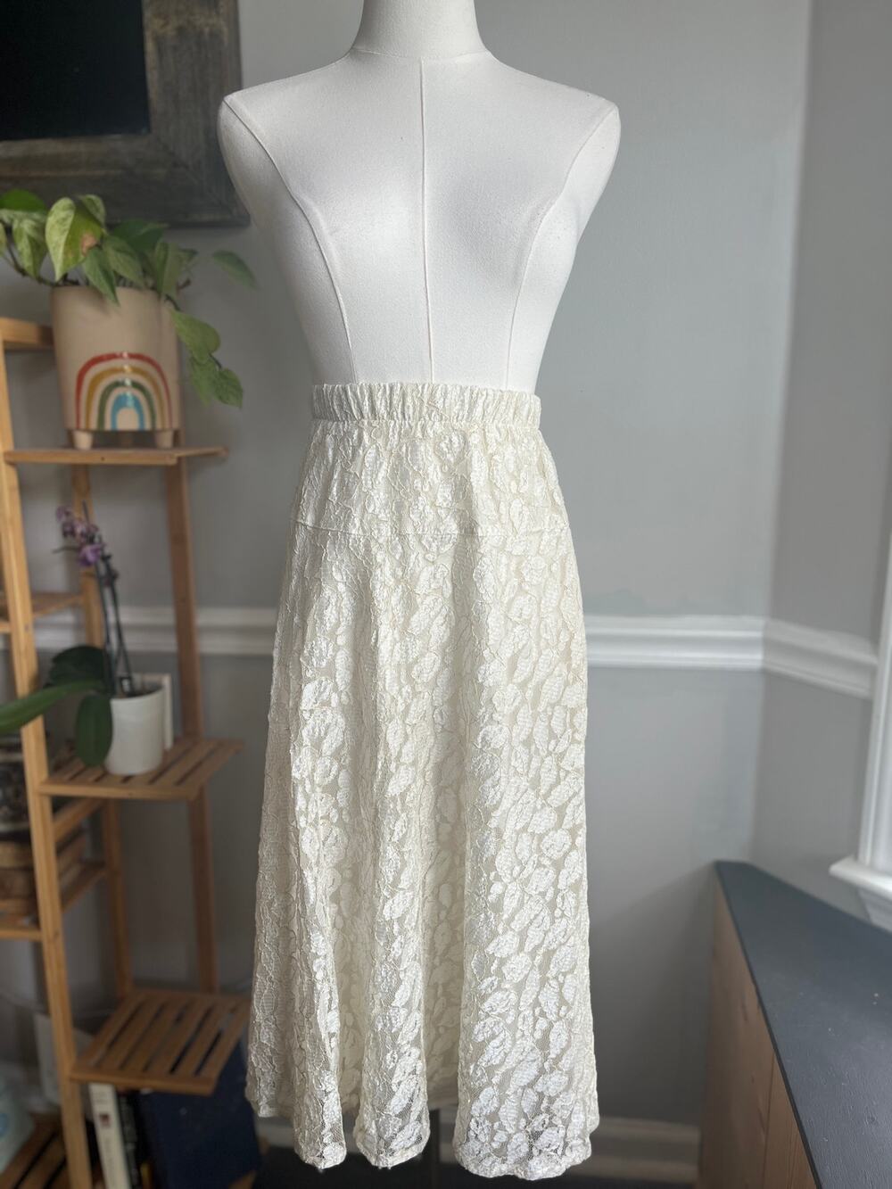 Vintage 90s Lace Skirt Knee Length White Gold Size Small - Picture 1 of 6